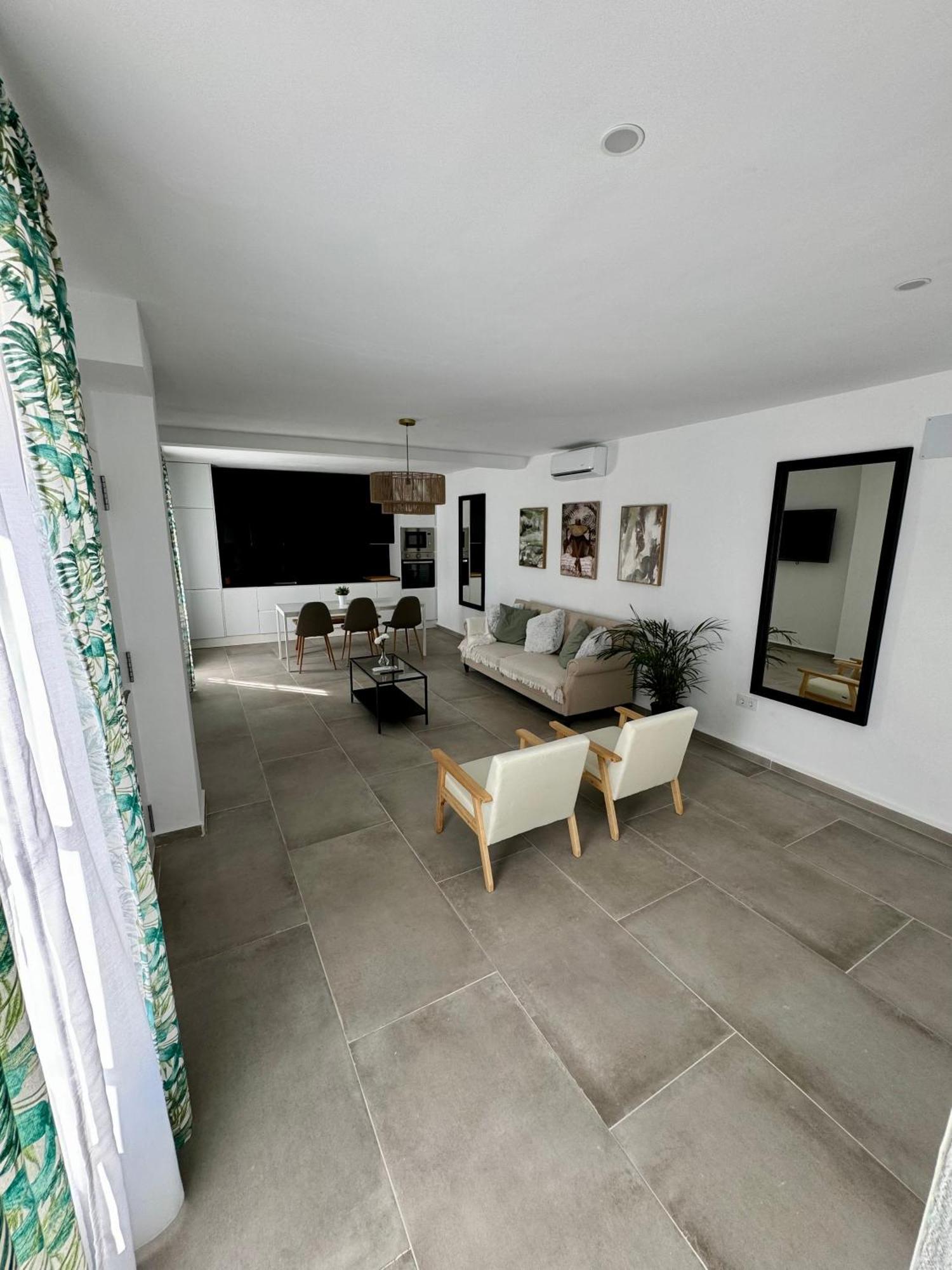 Apartamentos Munoz Fornell 2 チクラナ・デ・ラ・フロンテーラ エクステリア 写真